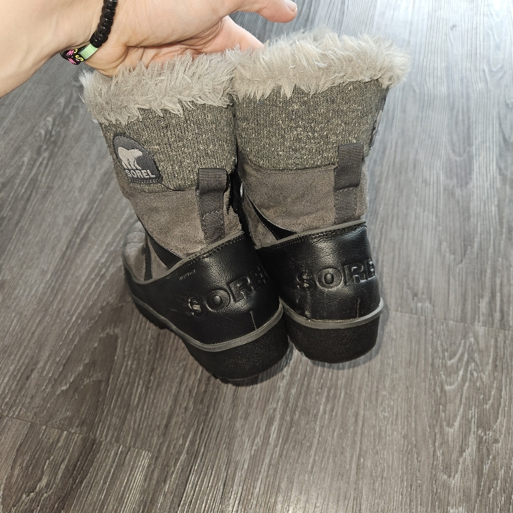 Sorel Grey Boots - Picture 4 of 6
